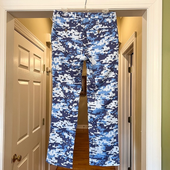 EUC Vineyard Vines Slim Fit Breaker Pant Digital Camo Blue Camouflage 30 x 30 - Picture 2 of 5